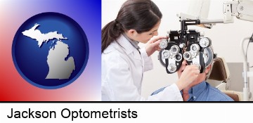 female optometrist performing a sight test in Jackson, MI