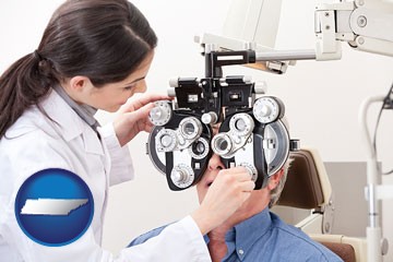 female optometrist performing a sight test - with Tennessee icon